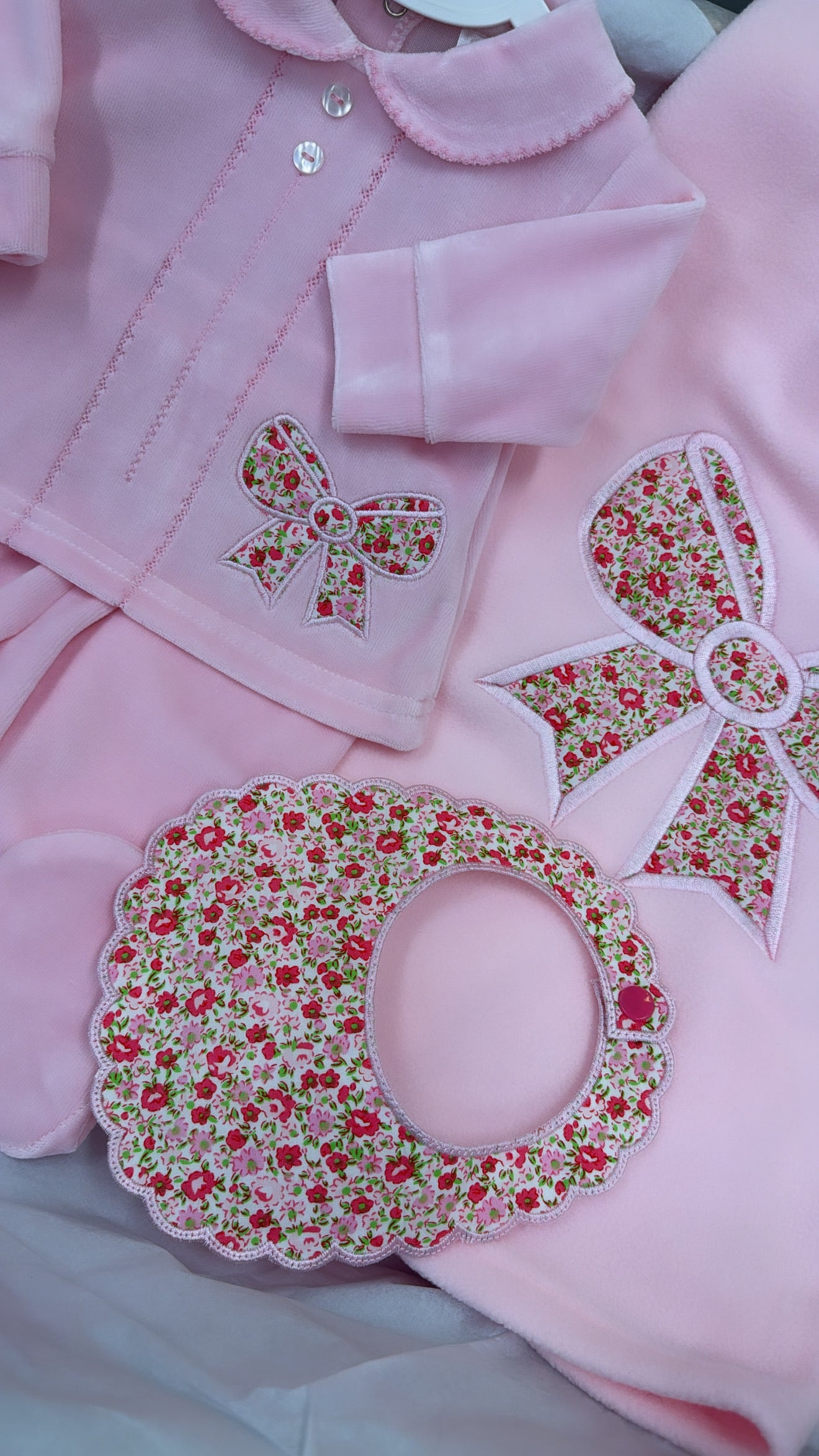 Pink ditsy rose floral bow outfit&bib (blanket sold separately)