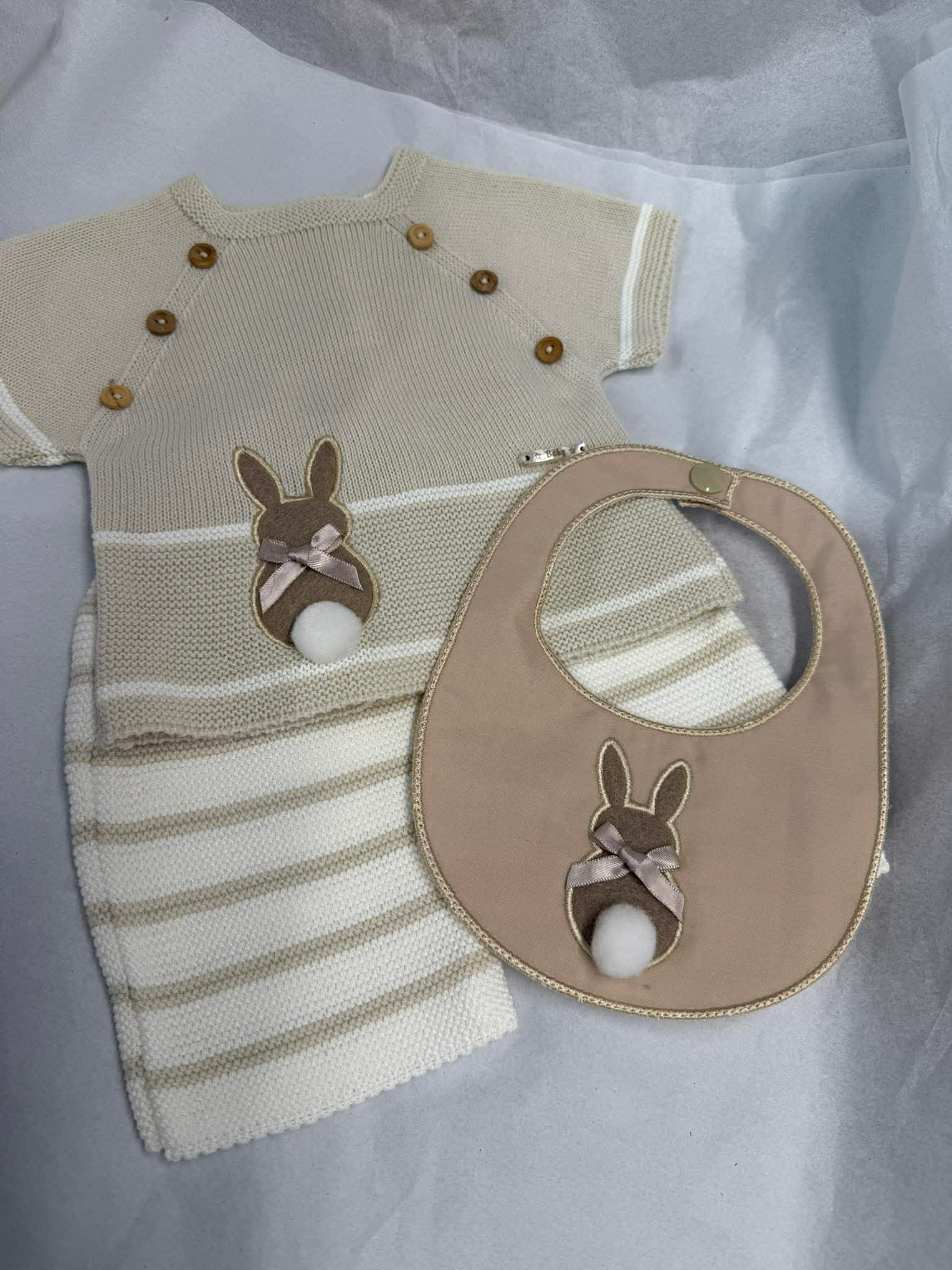 Beige knit & bib set