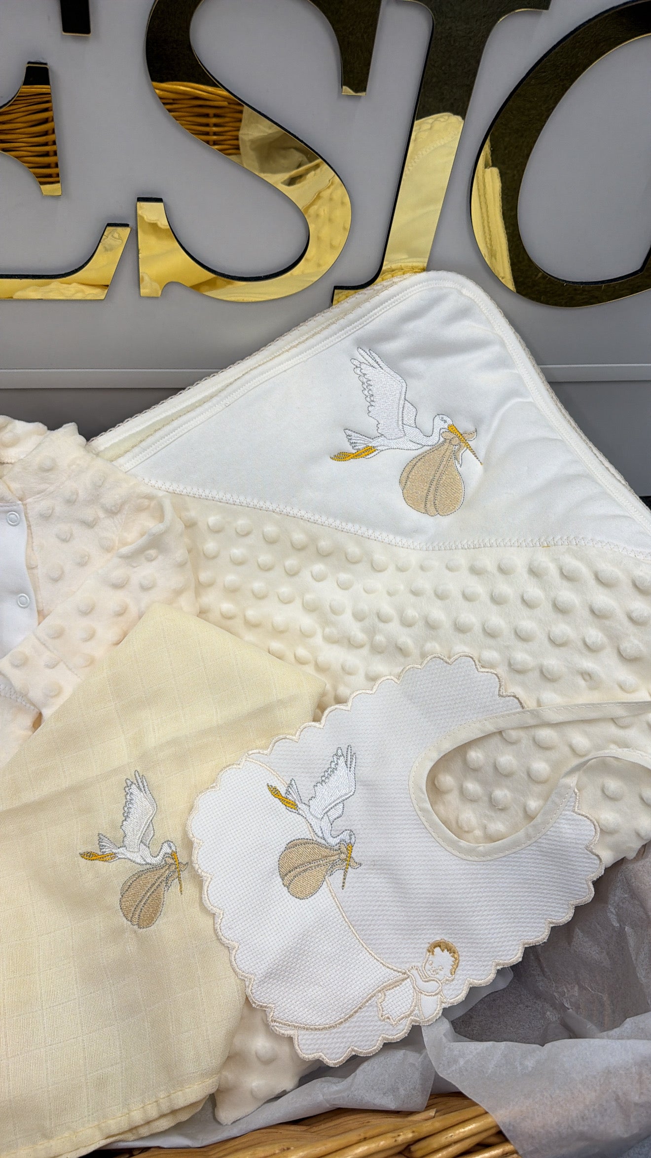 Full stork set: babygrow, muslin, bib and blanket ( babygrow size 1 m)