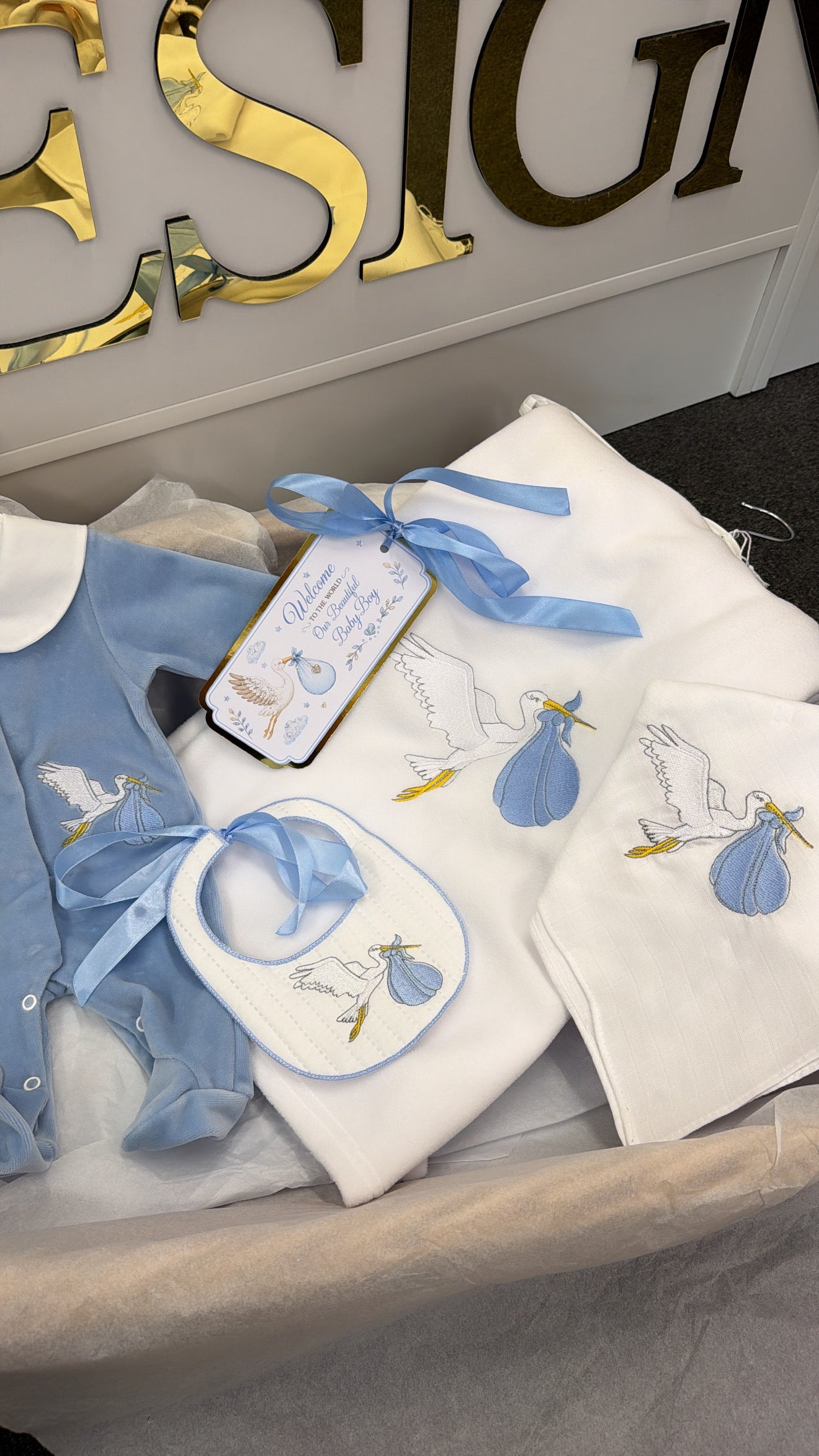Full arrival blue stork set (bib,blanket,arrival tag,babygrow&muslin