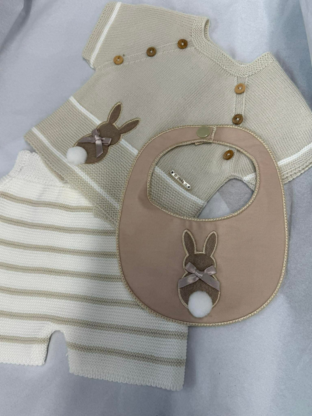 Beige knit & bib set