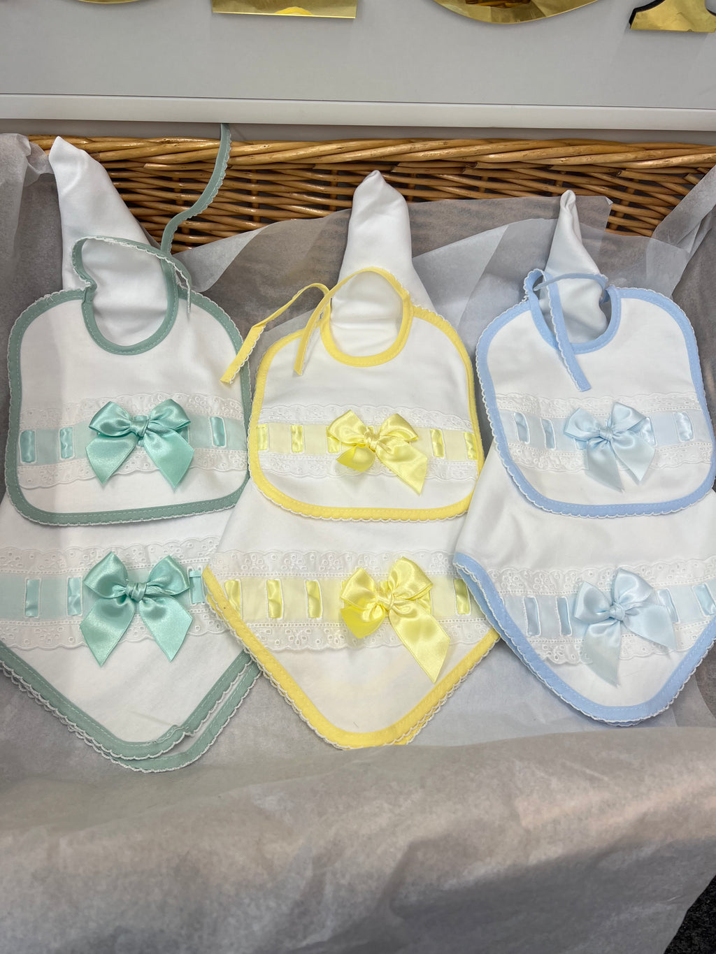 Bib & large muslin set  ( 1 x bib & 1 x muslin per set )