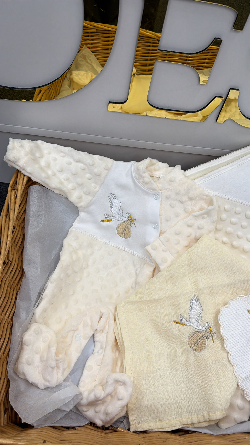 Full stork set: babygrow, muslin, bib and blanket ( babygrow size 1 m)