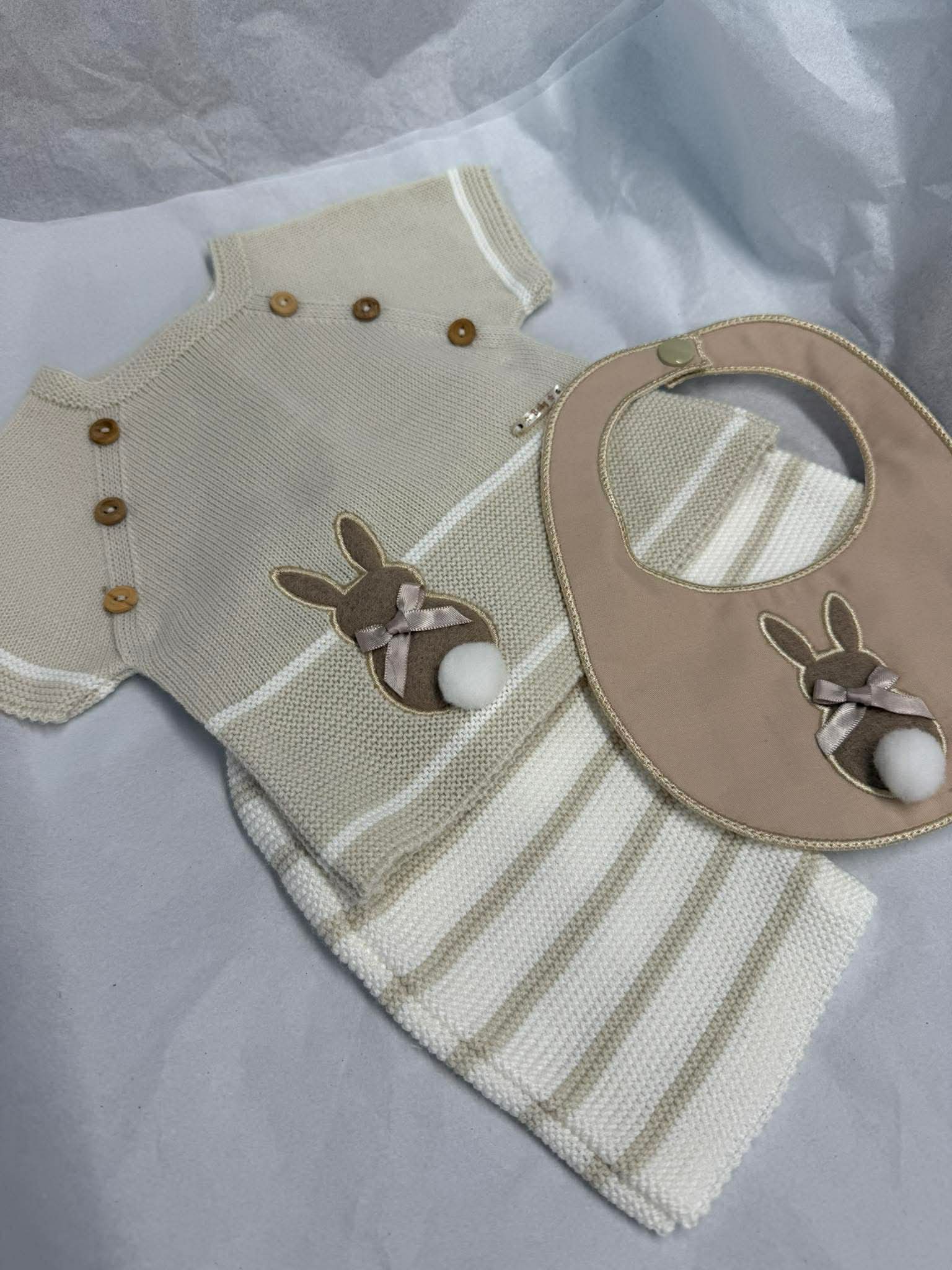 Beige knit & bib set