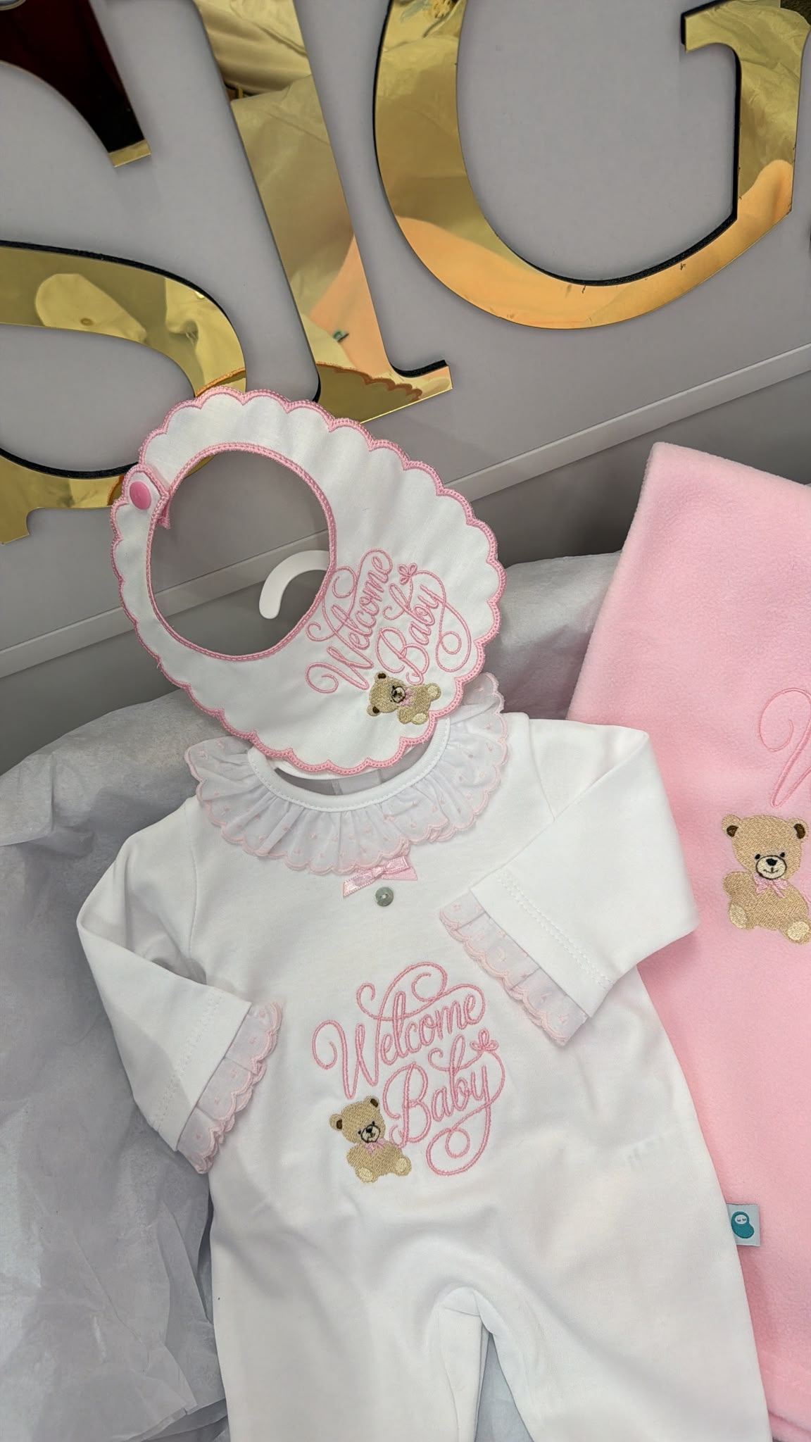 White & Pink welcome baby full set: babygrow, bib and blanket