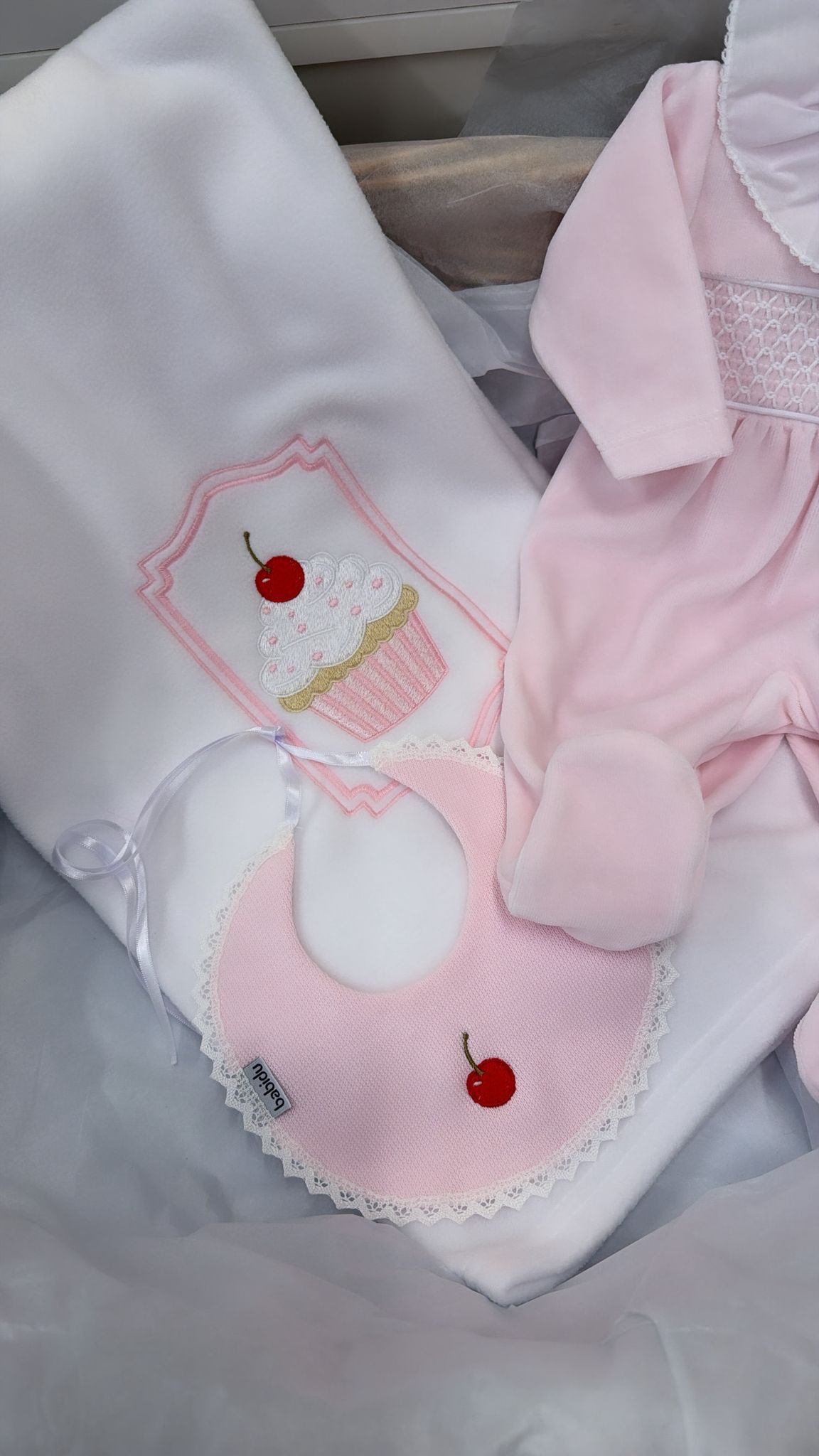Cupcake blanket