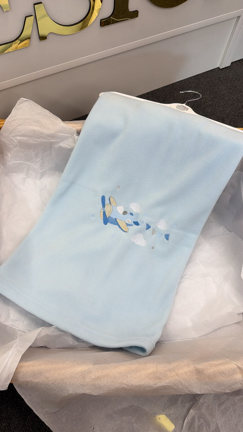 Aeroplane blanket