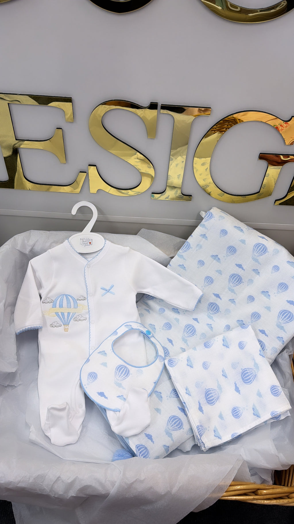 Blue trim hot air balloon full set: blanket babygrow and bib and muslin