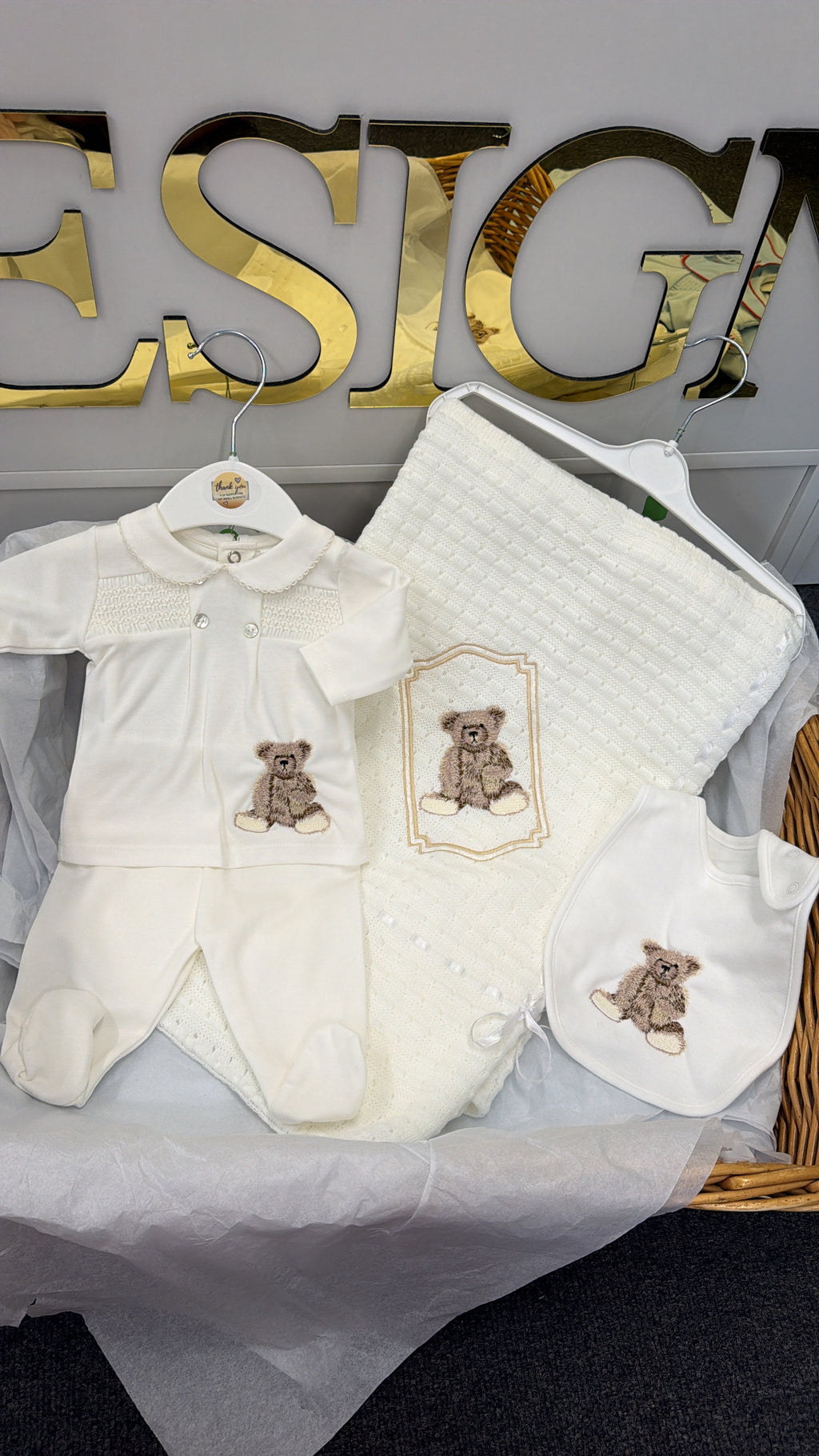 Cream&beige bear outfit&bib (blanket sold separately)