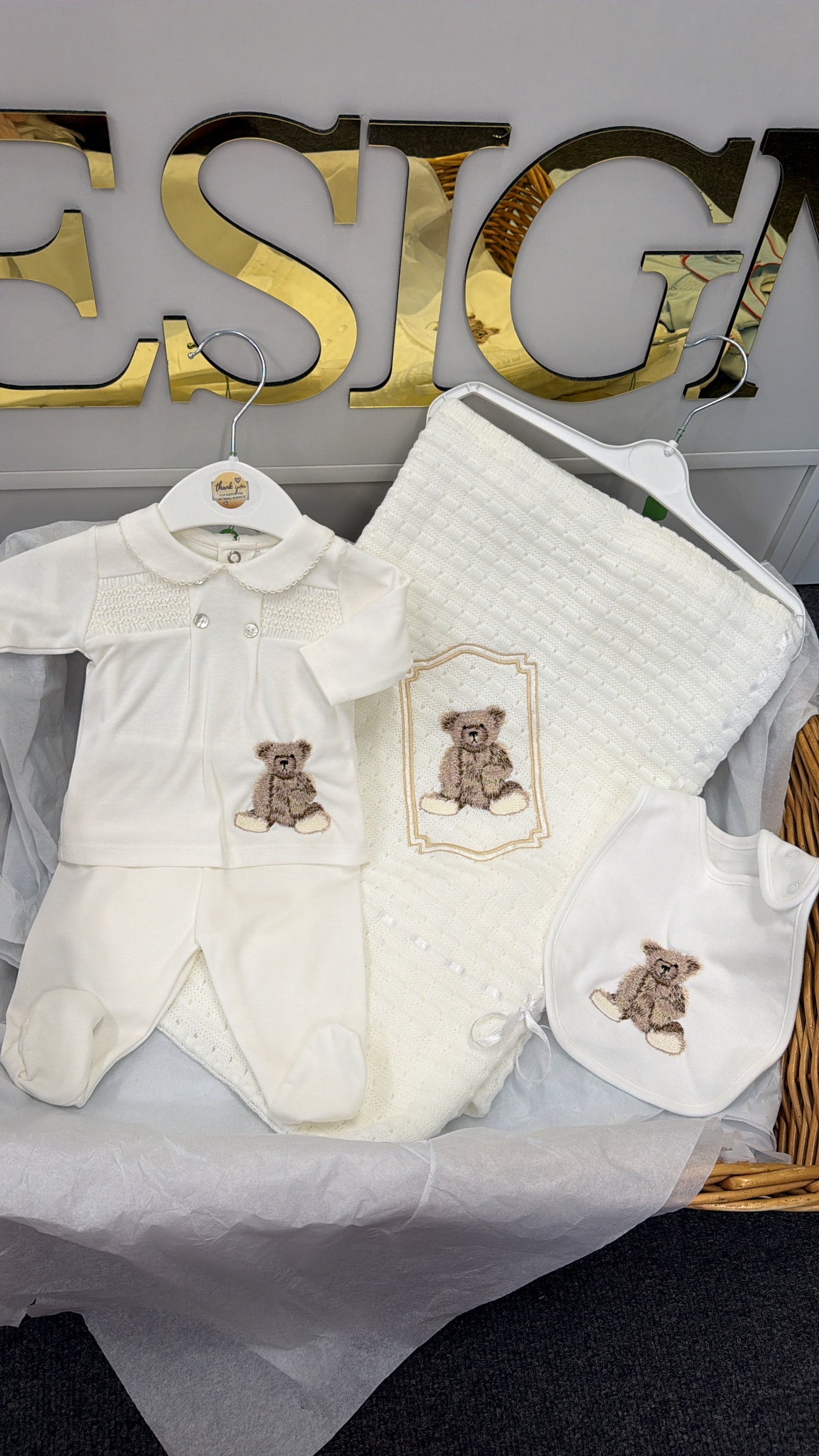 Cream&beige bear outfit&bib (blanket sold separately)