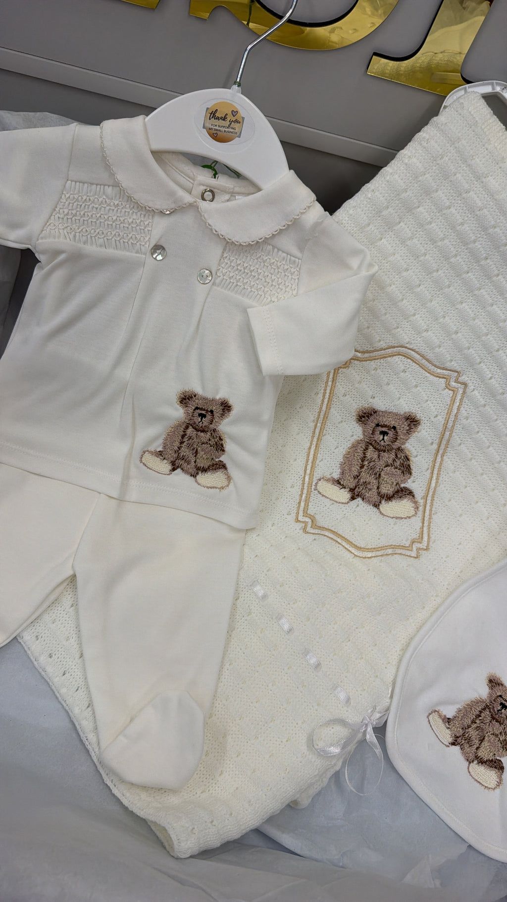 Cream&beige bear outfit&bib (blanket sold separately)