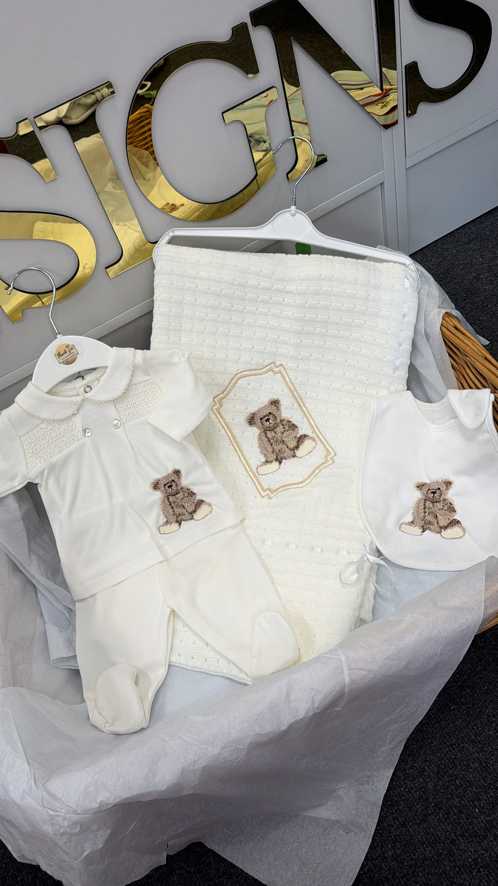 Cream&beige bear outfit&bib (blanket sold separately)